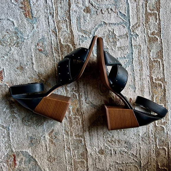 Vince Camuto Nilambie Studded Ankle Strap Sandal BLACK LEATHER 9 1/2 NEW - Picture 6 of 11